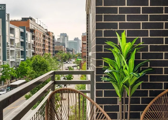 Apartment Balcony Gym 1 Garage Parking Sleeps 12 *